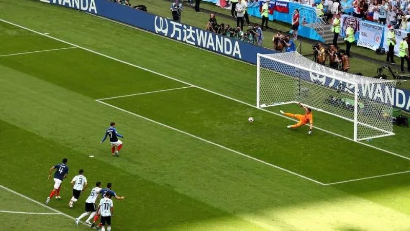 Những cú penalty kinh điển của túc cầu